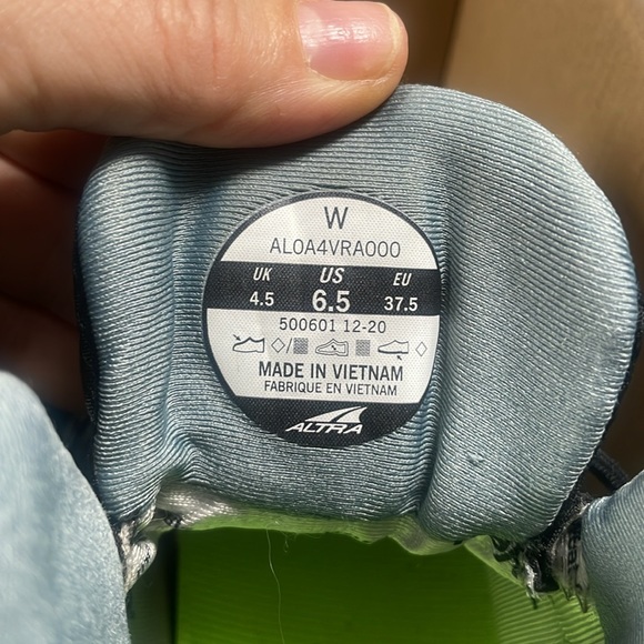 ALTRA | Lone Peak All Weather Mid Boot - Picture 9 of 10